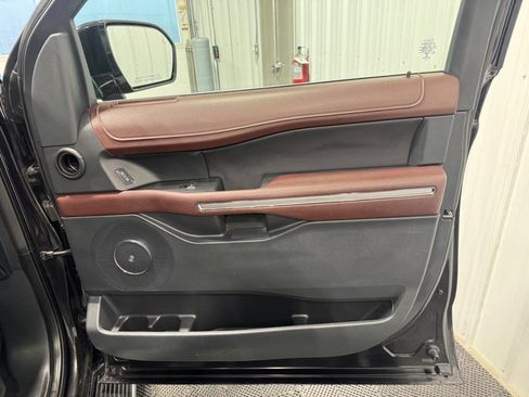 Used 2022 Ford Expedition Max Limited image 22
