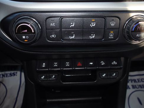 Used 2022 Chevrolet Colorado ZR2 w/ ZR2 Midnight Special Edition image 18