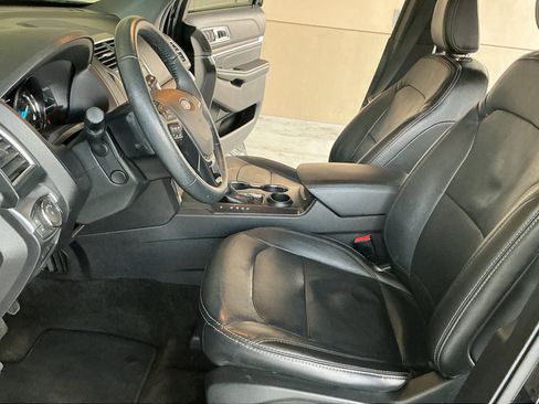 Used 2018 Ford Explorer Limited image 11