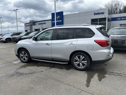 Used 2020 Nissan Pathfinder SV image 17