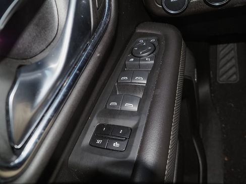 Used 2022 GMC Yukon SLT w/ SLT Premium Package image 30