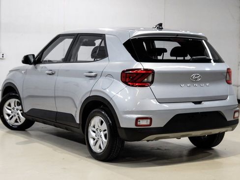 Used 2021 Hyundai Venue SE image 10
