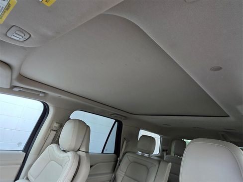 Used 2021 Lincoln Navigator Reserve w/ Luxury Package image 8