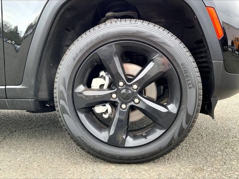 Certified 2024 Jeep Grand Cherokee Limited w/ Black Appearance Package AWD/4WD image 10