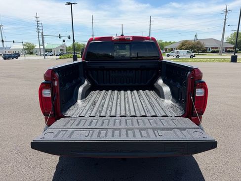 Used 2025 GMC Canyon Denali AWD/4WD image 7