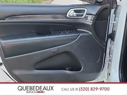 Used 2018 Jeep Grand Cherokee Overland AWD/4WD image 9