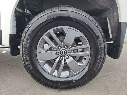 Used 2025 Nissan Frontier SV w/ SV Convenience Package image 34