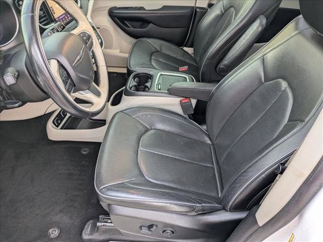 Used 2018 Chrysler Pacifica Limited FWD image 16