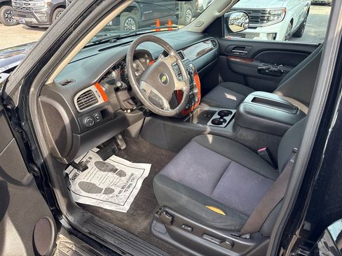 Used 2013 Chevrolet Avalanche LS image 11