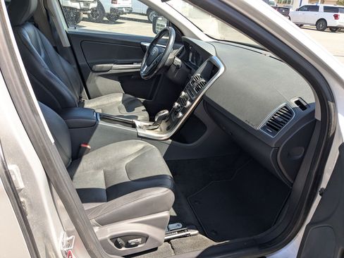 Used 2015 Volvo XC60 T5 AWD/4WD image 32