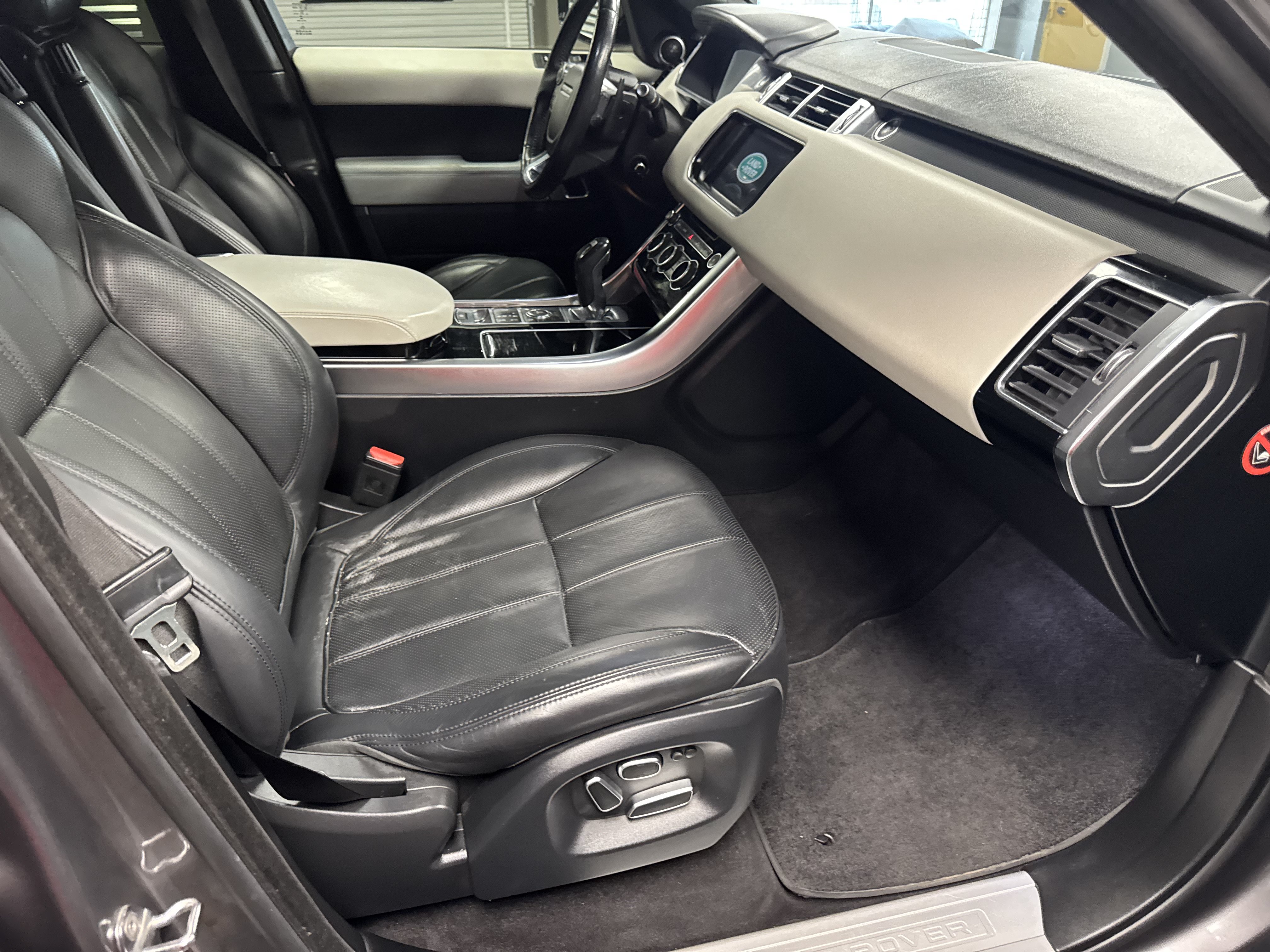 Used 2015 Land Rover Range Rover Sport Supercharged AWD/4WD image 16