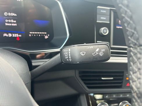 Used 2023 Volkswagen Jetta SE image 22