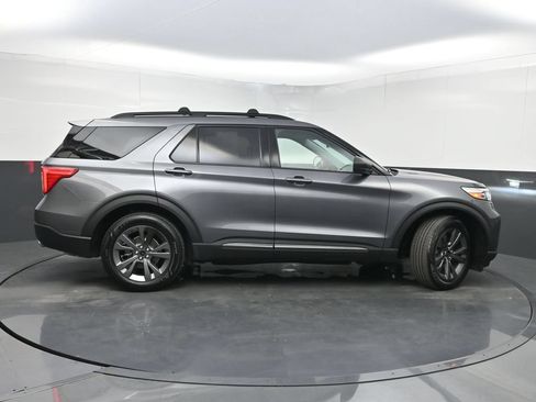 Used 2021 Ford Explorer XLT w/ Equipment Group 202A AWD/4WD image 44