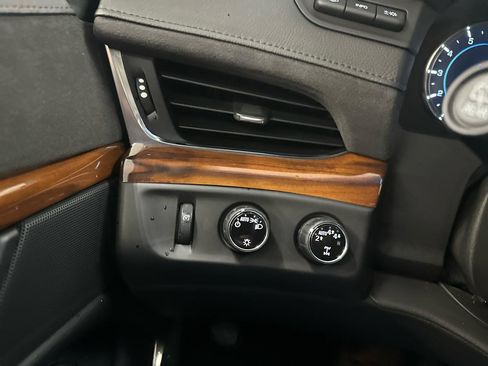 Used 2017 Cadillac Escalade Luxury AWD/4WD image 38