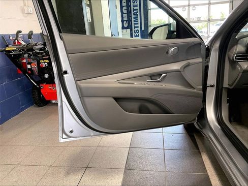 Used 2023 Hyundai Elantra SEL FWD image 9