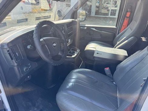Used 2013 Chevrolet Express 2500 image 10