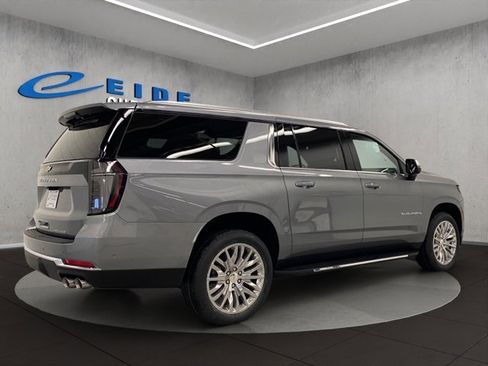 New 2026 Chevrolet Suburban Premier image 5