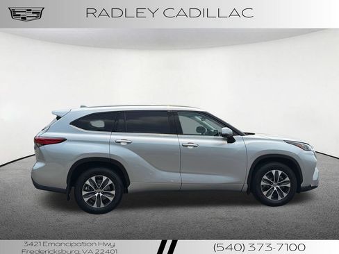 Used 2020 Toyota Highlander XLE AWD/4WD image 21