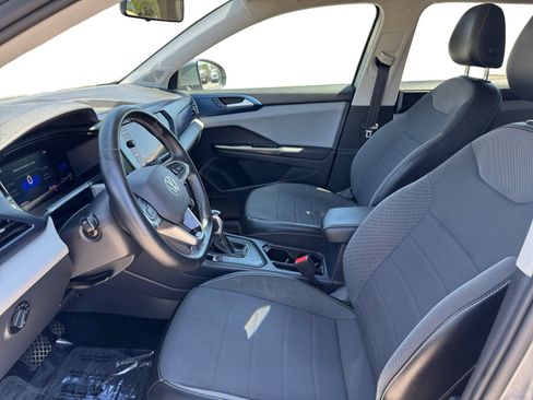 Used 2022 Volkswagen Taos SE image 9