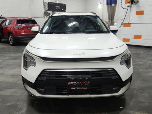 Used 2023 Kia Niro EX Touring image 13