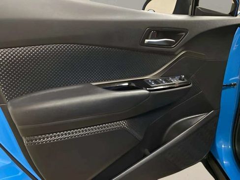Used 2019 Toyota C-HR XLE FWD image 15