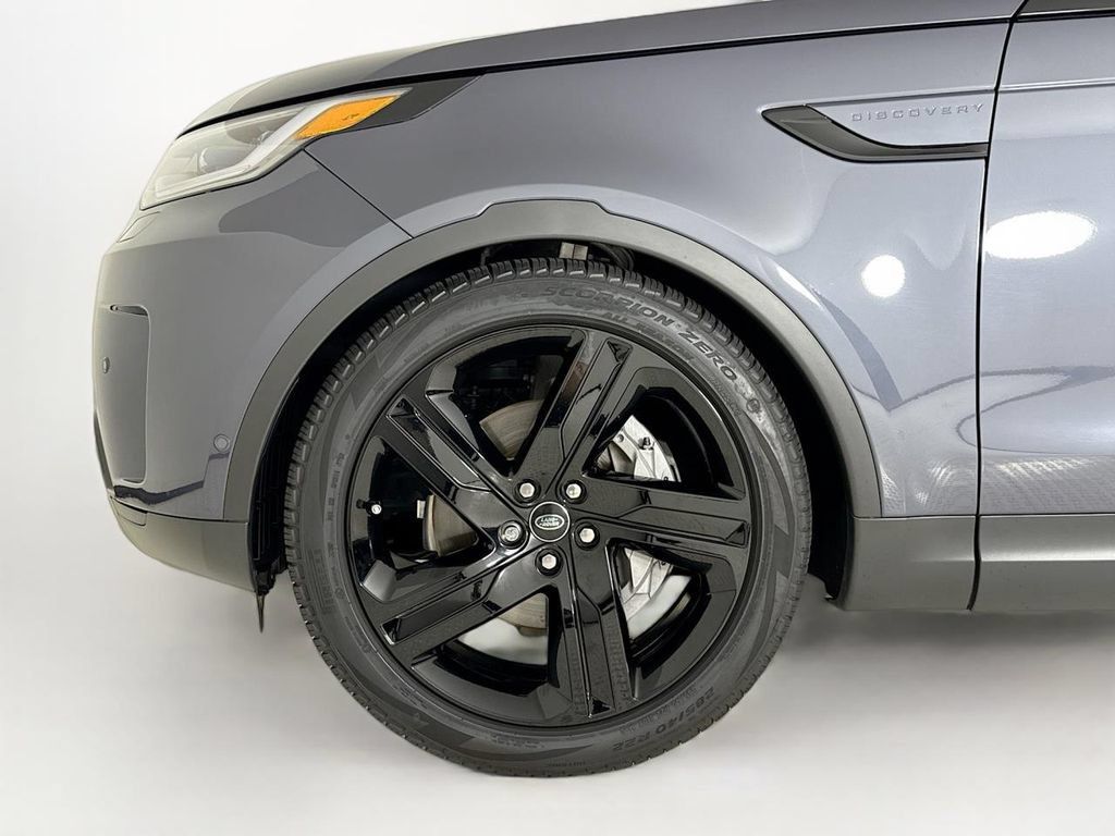 Used 2024 Land Rover Discovery S AWD/4WD image 25