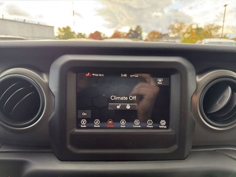 Used 2022 Jeep Wrangler Sport S image 7