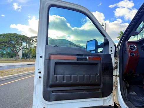 Used 2013 Ford F250 King Ranch w/ King Ranch w/Chrome Pkg image 13