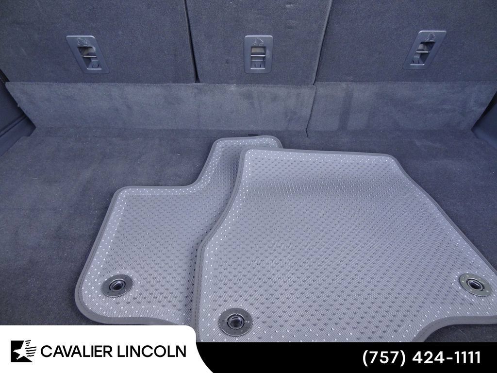 Used 2026 Lincoln Navigator L Premier AWD/4WD image 10
