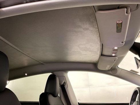 Used 2025 Tesla Model Y Long Range AWD/4WD image 29