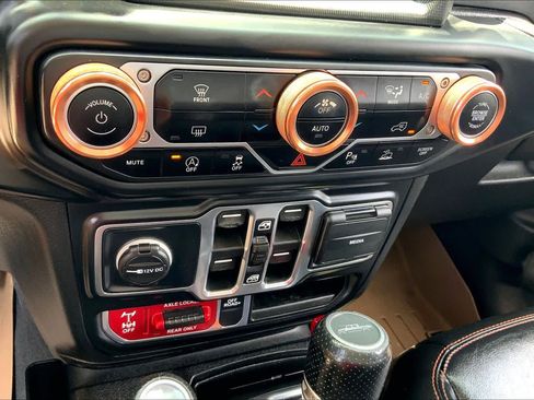 Used 2021 Jeep Gladiator Mojave AWD/4WD image 33