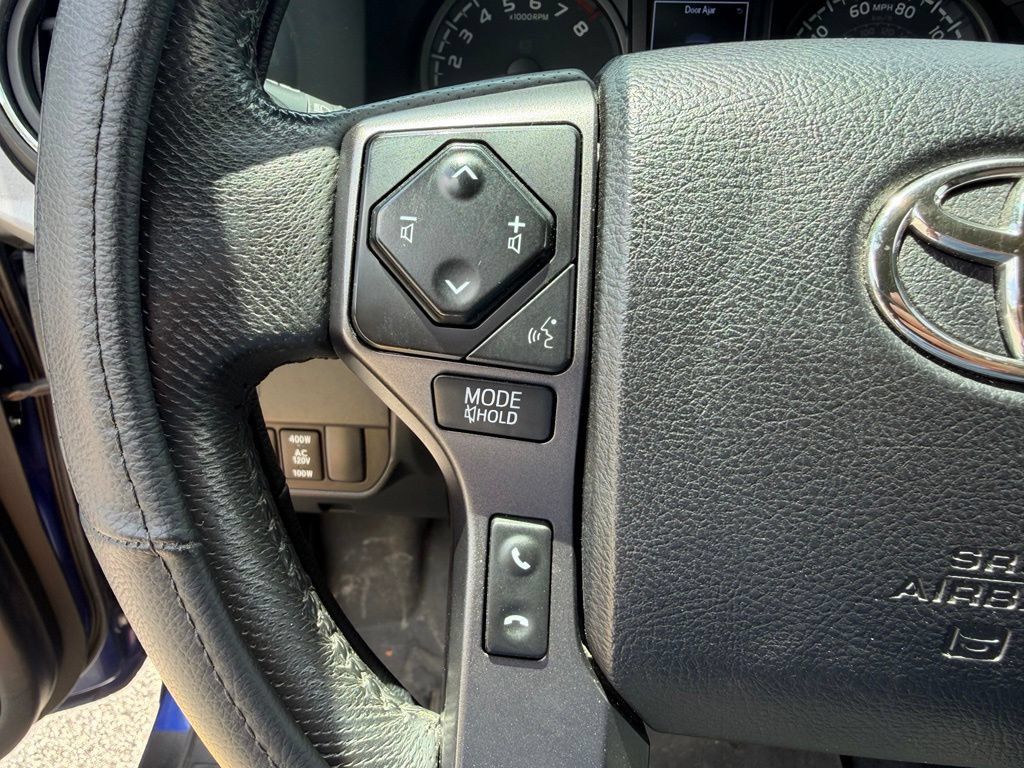 Used 2022 Toyota Tacoma TRD Off-Road w/ Technology Package AWD/4WD image 25