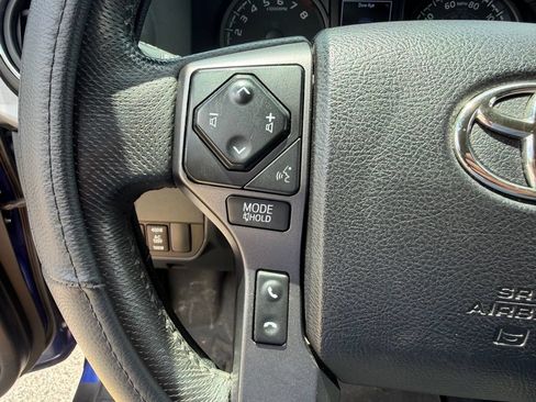 Used 2022 Toyota Tacoma TRD Off-Road w/ Technology Package AWD/4WD image 25