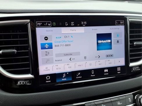 Used 2023 Chrysler Pacifica Touring-L FWD image 8