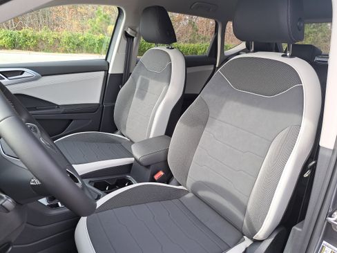 New 2026 Volkswagen Taos SE image 14