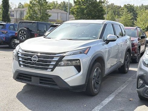 Used 2025 Nissan Rogue SV AWD/4WD image 3