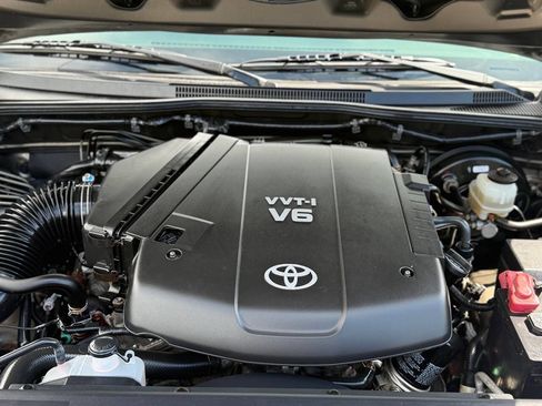 Used 2012 Toyota Tacoma 4x4 Double Cab w/ TRD Sport Pkg image 4