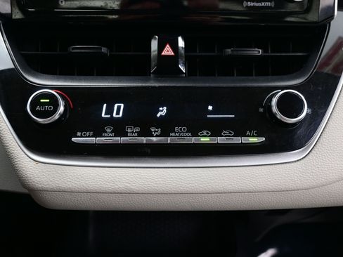 Used 2021 Toyota Corolla LE w/ Carpet Mat Package (TMS) FWD image 19