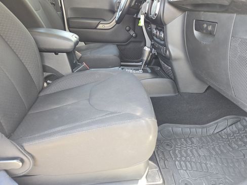 Used 2017 Jeep Wrangler Sport image 16