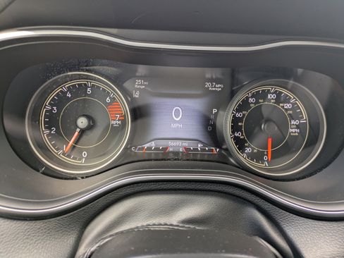 Used 2023 Jeep Cherokee Altitude Lux image 30