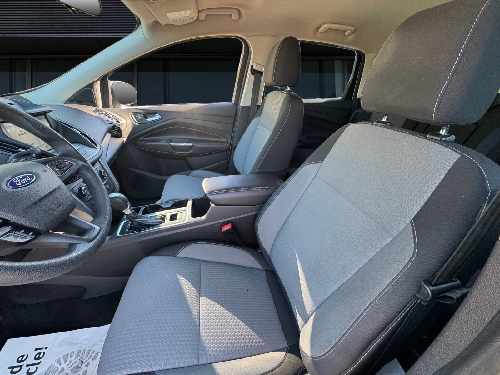 Used 2017 Ford Escape SE w/ Equipment Group 201A AWD/4WD image 2