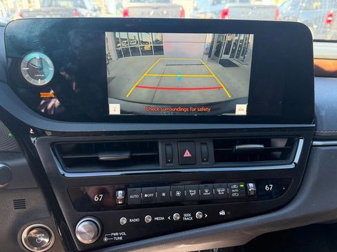 Used 2024 Lexus ES 300h w/ Premium Package image 11