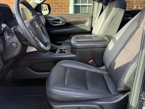 Used 2023 Chevrolet Suburban LT w/ Luxury Package image 7