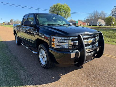 Used 2009 Chevrolet Silverado 1500 LT w/ Power Pack Plus AWD/4WD image 6