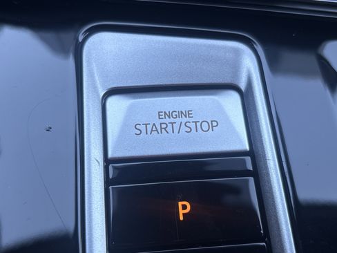 Used 2024 Volkswagen Atlas Cross Sport SE image 28