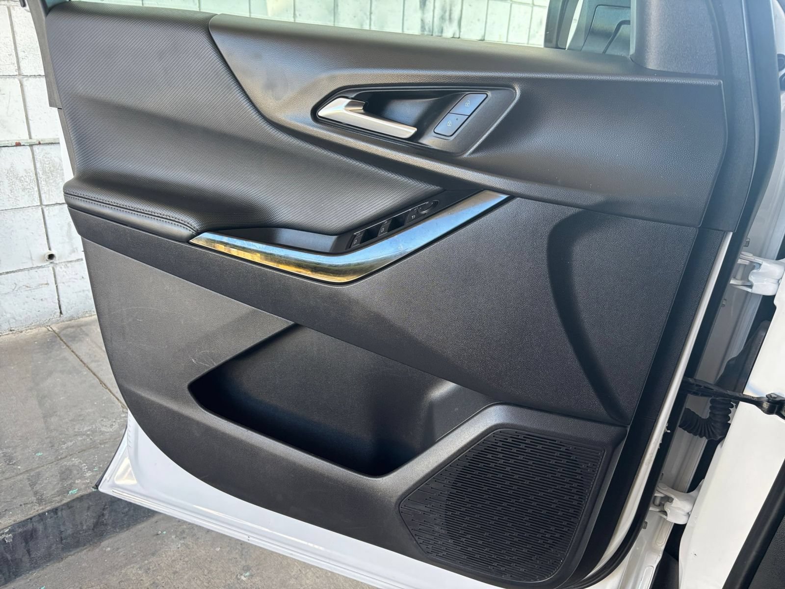 Used 2025 Chevrolet Equinox LT FWD image 18