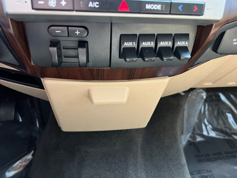 Used 2014 Ford F350 Lariat w/ Lariat Interior Package image 30