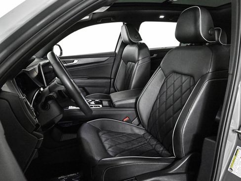 Used 2024 Volkswagen Atlas Cross Sport SEL Premium R-Line image 17