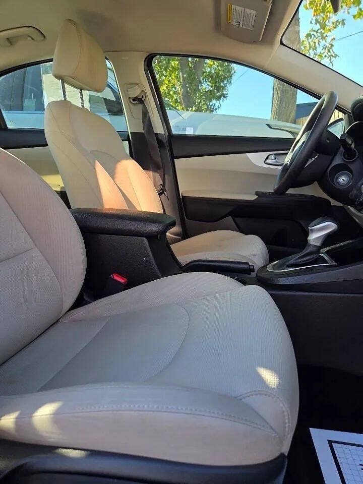 Used 2022 Kia Forte LXS w/ LXS Technology Package FWD image 36