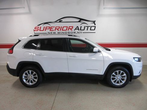 Used 2019 Jeep Cherokee Latitude w/ Cold Weather Group AWD/4WD image 5